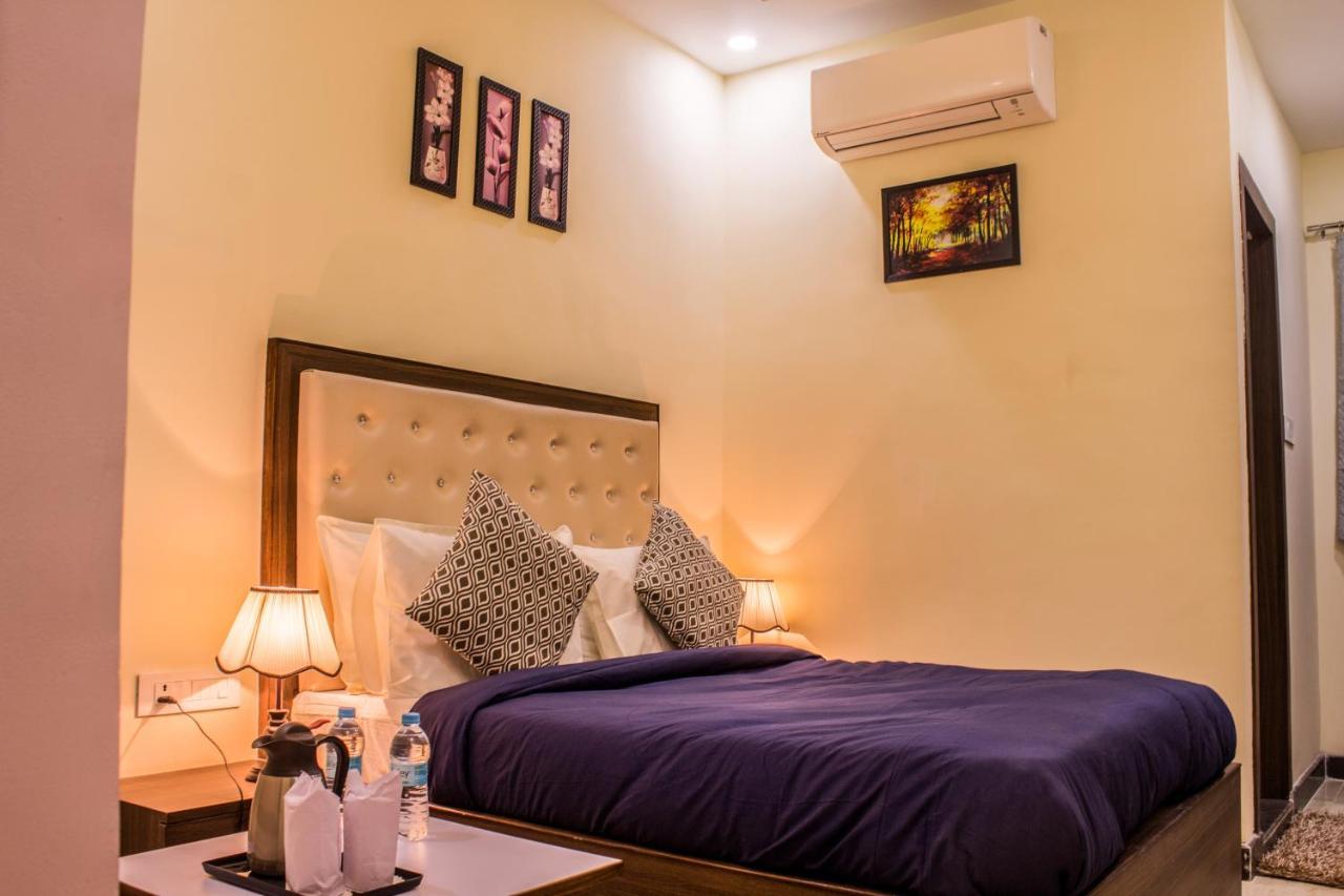 Lav Kush International Hotel Varanasi Eksteriør billede