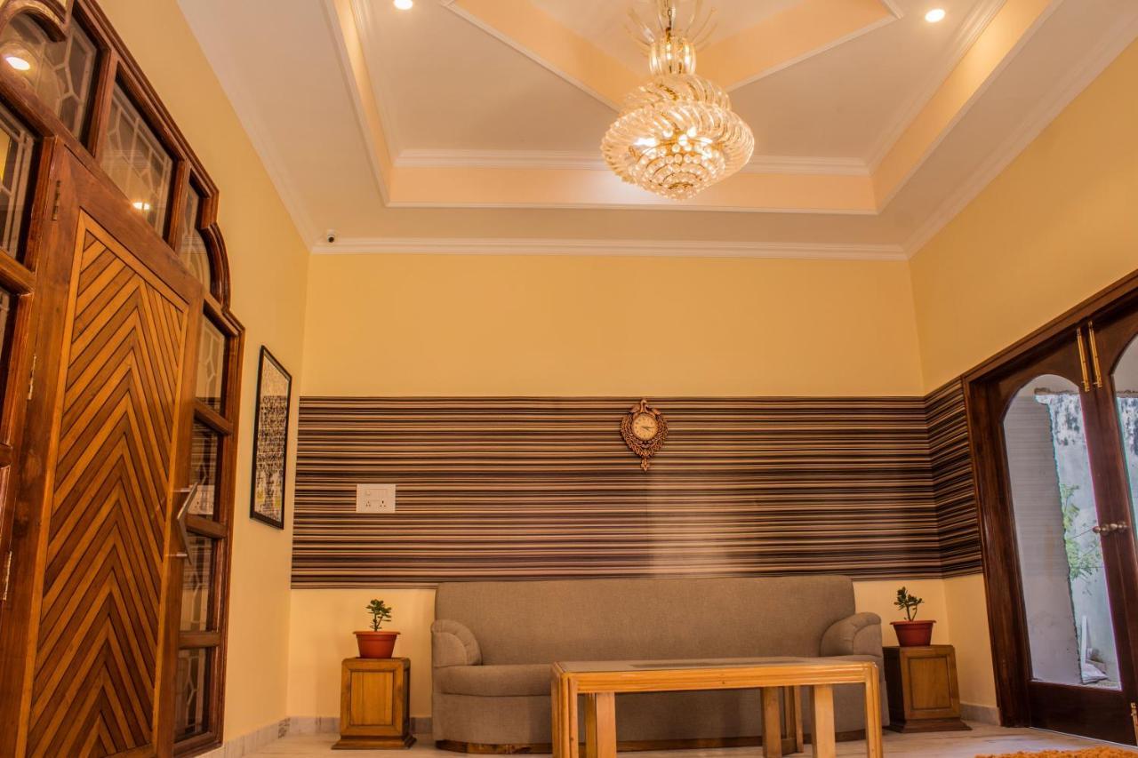 Lav Kush International Hotel Varanasi Eksteriør billede