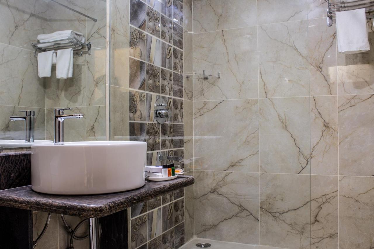 Lav Kush International Hotel Varanasi Eksteriør billede