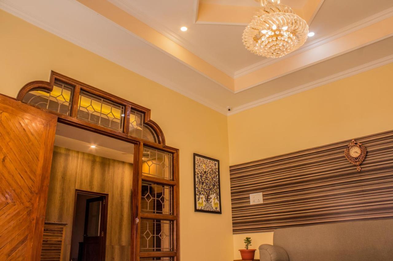 Lav Kush International Hotel Varanasi Eksteriør billede