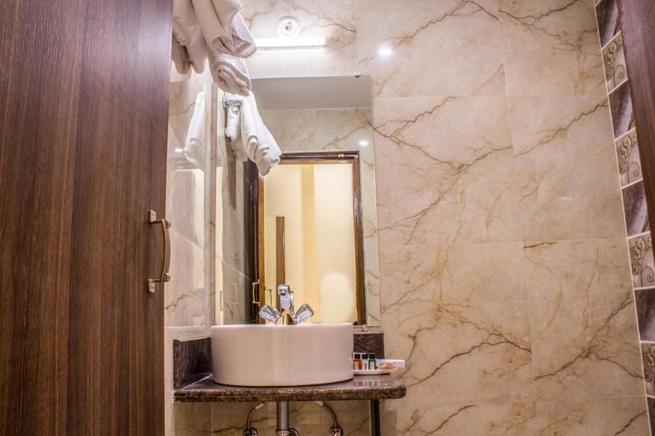 Lav Kush International Hotel Varanasi Eksteriør billede