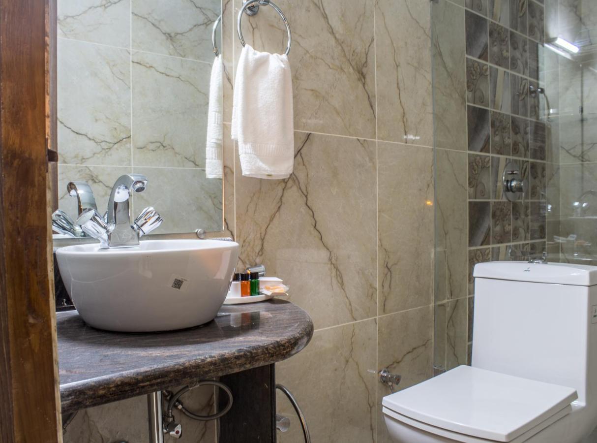 Lav Kush International Hotel Varanasi Eksteriør billede