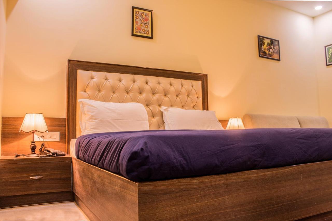 Lav Kush International Hotel Varanasi Eksteriør billede