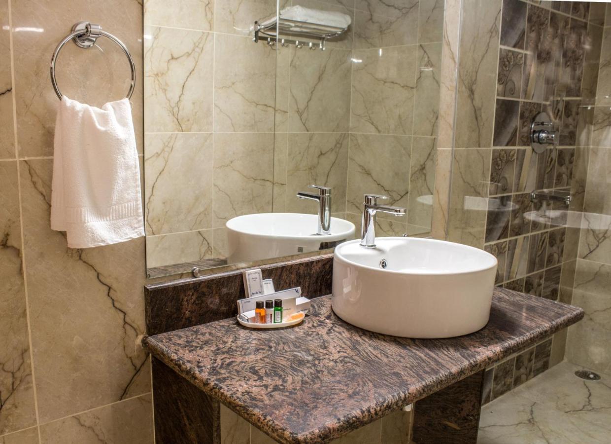 Lav Kush International Hotel Varanasi Eksteriør billede